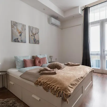 Old Post Apartment-2 Br-ac-balcony Budapeşte