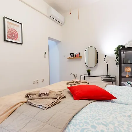 Old Post Apartment-2 Br-ac-balcony Daire Budapeşte