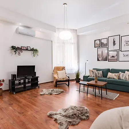Old Post Apartment-2 Br-ac-balcony