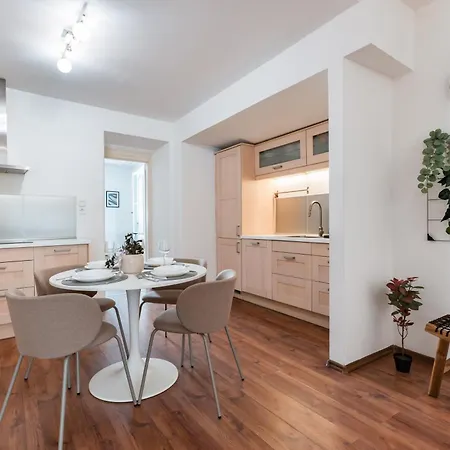 Old Post Apartment-2 Br-ac-balcony شقة